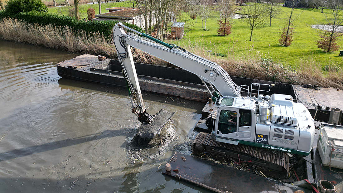 Kraan op ponton - bron AGV-1.jpg