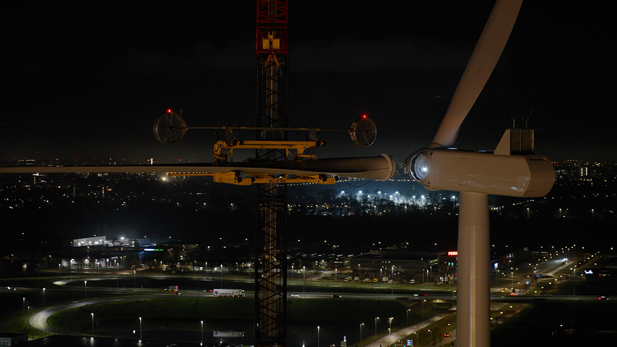 Opbouw windmolens rwzi West.jpg