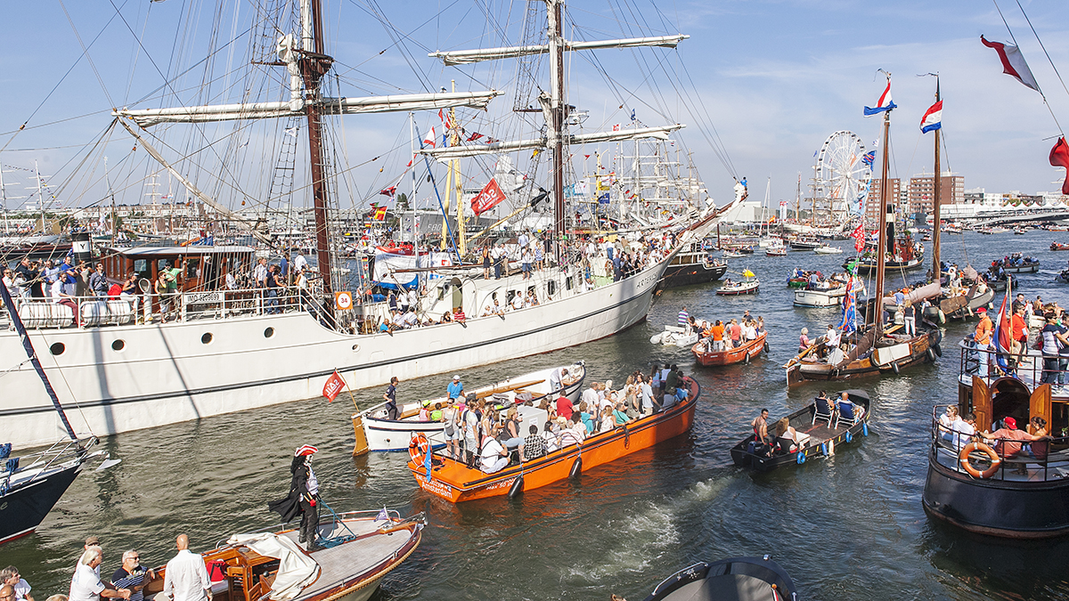 Sfeerimpressie van SAIL op het water.jpg