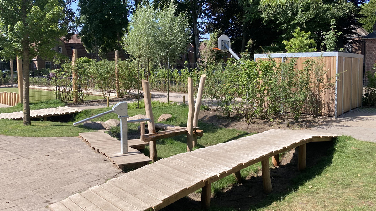Schoolplein van het IKC Bloemrijk.jpg