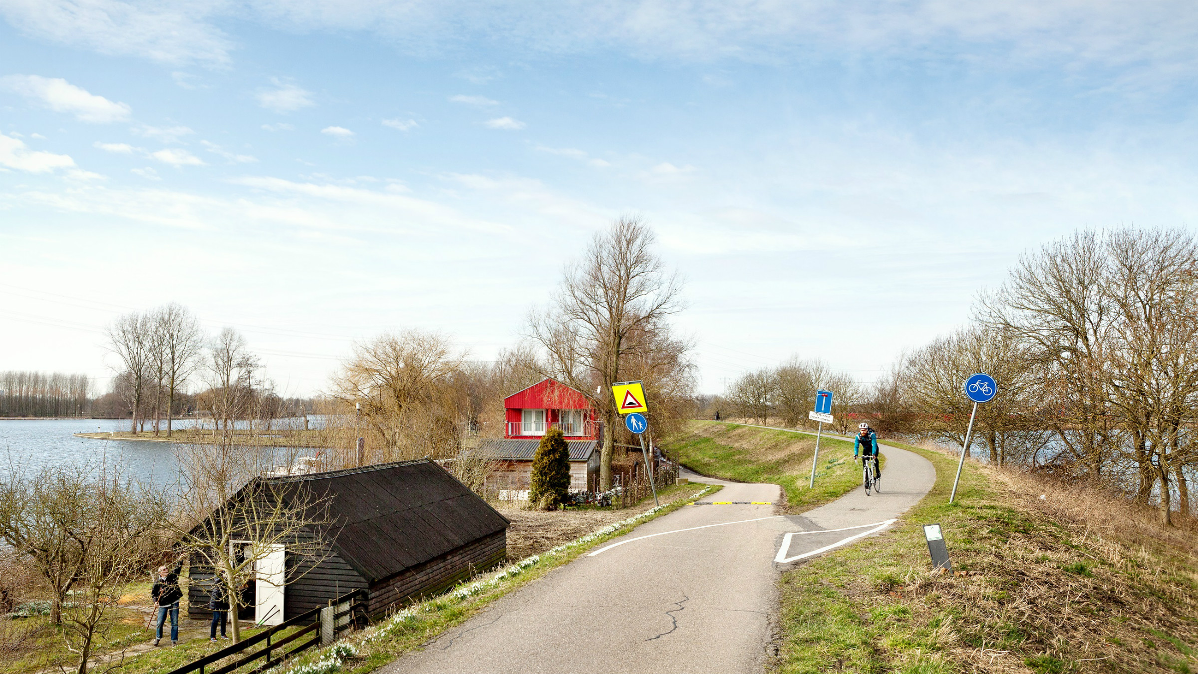 Diemerzeedijk fietser