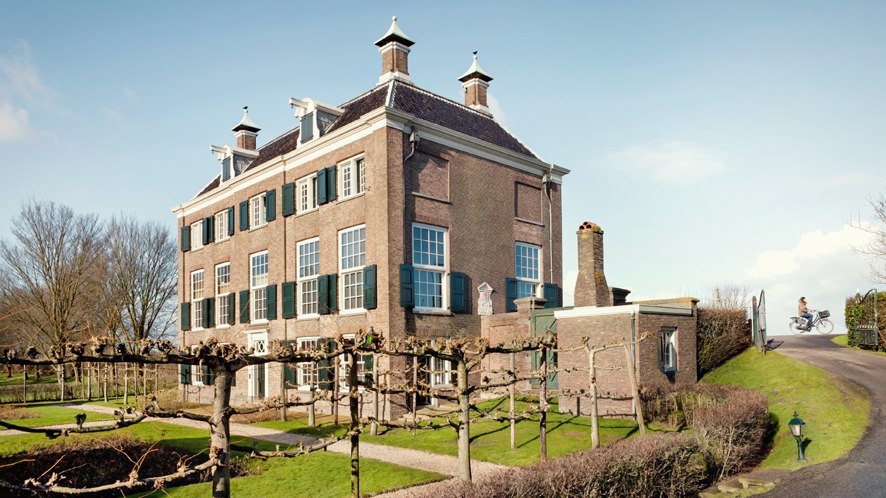 Het Gemeenlandshuis aan de Diemerzeedijk